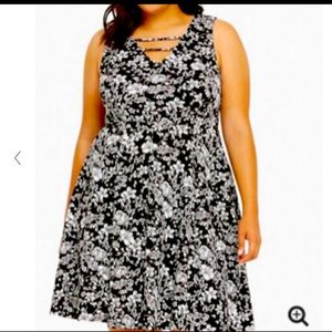 NWT Torrid black and white floral dress size 2